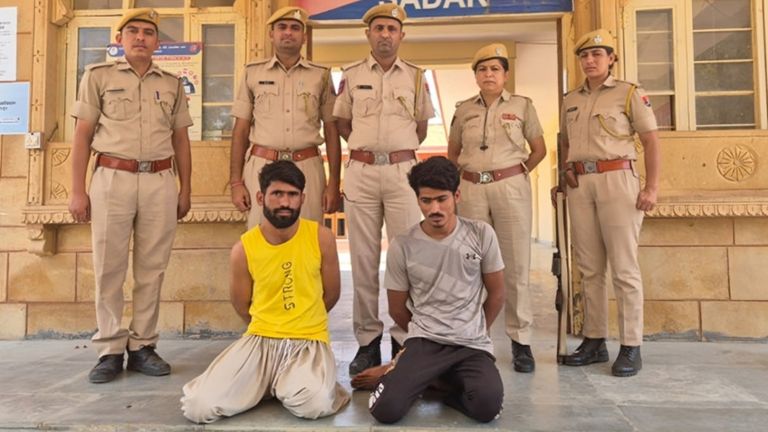 जैसलमेर बॉर्डर इलाके से 5 जासूस गिरफ्तार, पुलिस को इनसे क्या जानकारी पता लगी? Indian Security Alert, Pakistan Spy in India, Jaisalmer spy arrest news, suspicious activity near military area, Indian Army alert, Rajasthan News, Spies Arrested, Rajasthan Crime News, Operation sindoor