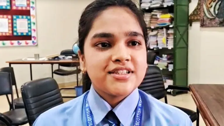CBSE टॉपर 2025: शामली जिले की सावी जैन 499 अंक हासिल कर बनीं टॉपर, मार्कशीट देख उड़ जाएंगे होश NewsTak