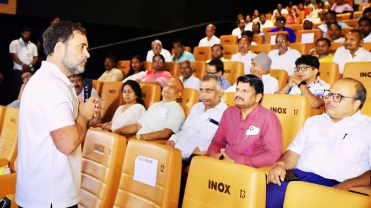 दरभंगा में बीच सड़क पर भड़के राहुल गांधी, पुलिस से कहा- दिस इज नॉनसेंस, देखें वीडियो rahul gandhi in bihar