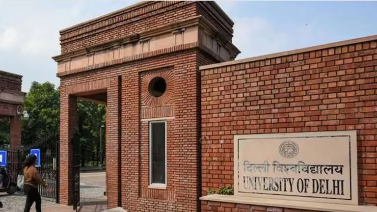 Delhi University Admission 2025: दिल्ली यूनिवर्सिटी में एडमिशन के लिए रजिस्ट्रेशन शुरू, जानिए क्या है इसका पूरा प्रोसेस दिल्ली यूनिवर्सिटी (DU) में शैक्षणिक सत्र 2025-26 एडमिशन के लिए रजिस्ट्रेशन हुए शुरू (तस्वीर: इंडिया टुडे)