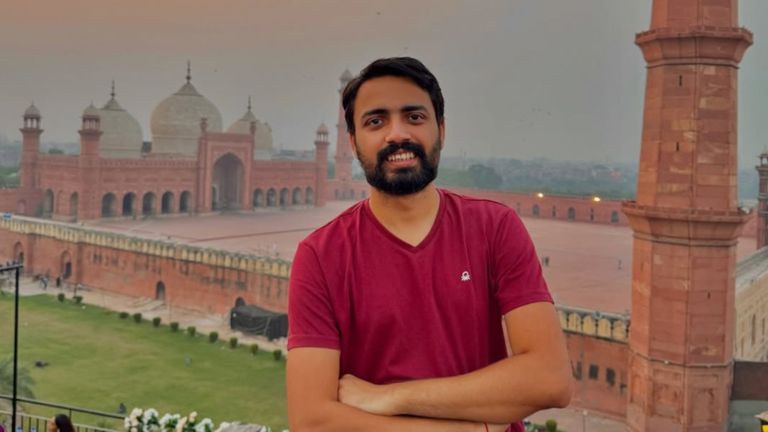 ज्योति मल्होत्रा की गिरफ्तारी के बाद सुर्खियों में आए यूट्यूबर नवांकुर चौधरी...जानिए इनका पाकिस्तान कनेक्शन YouTuber Nawankur Pakistan, Yatri Doctor controversy, Nawankur Choudhary Jyoti Malhotra, Indian YouTuber spy case, Pakistani High Commission party, Nawankur BSF video