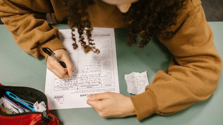 जोधपुर में नकल का 'हाईप्रोफाइल' मामला: कैबिनेट मंत्री की पोती पर लगा आरोप, केंद्राधीक्षक ने सुनाई गजब कहानी Jodhpur