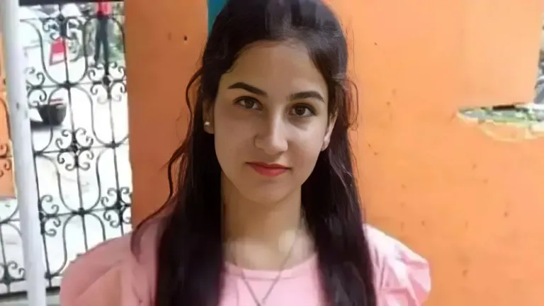 Ankita Bhandari Murder Case: VIP गेस्ट को "एक्सट्रा सर्विस" नहीं देना बना था अंकिता के मौत का कारण, कोर्ट ने सुनाया ऐतिहासिक फैसला अंकिता भंडारी मर्डर केस में कोटद्वार कोर्ट का ऐतिहासिक फैसला, तीनों आरोपी दोषी करार