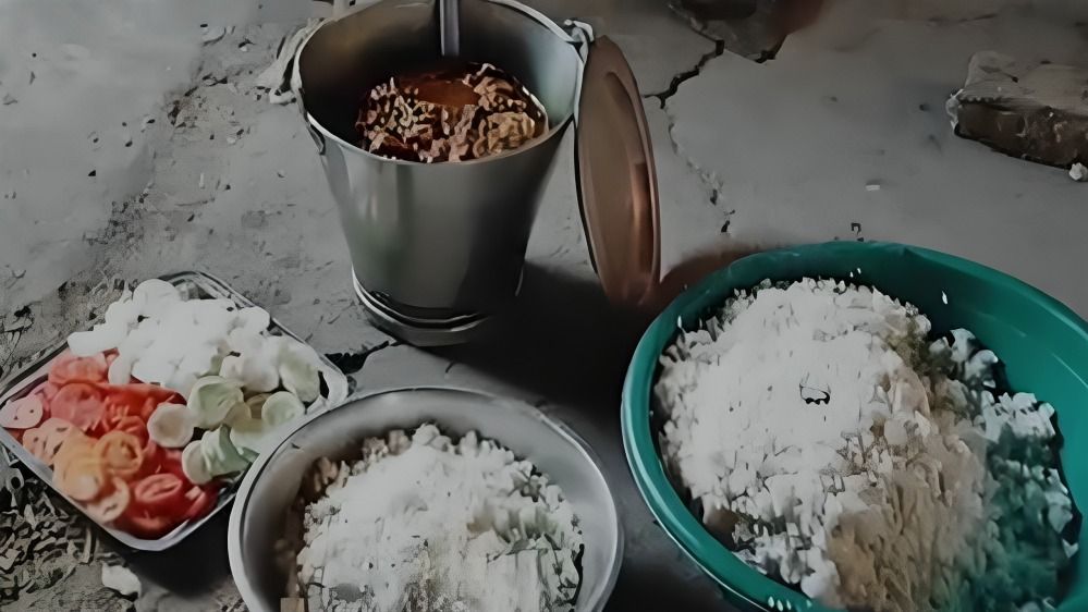 Bihar Chicken Party Controversy: कैमूर के सरकारी स्कूल में मुर्गा पार्टी का वीडियो वायरल, 11 शिक्षक सस्पेंड