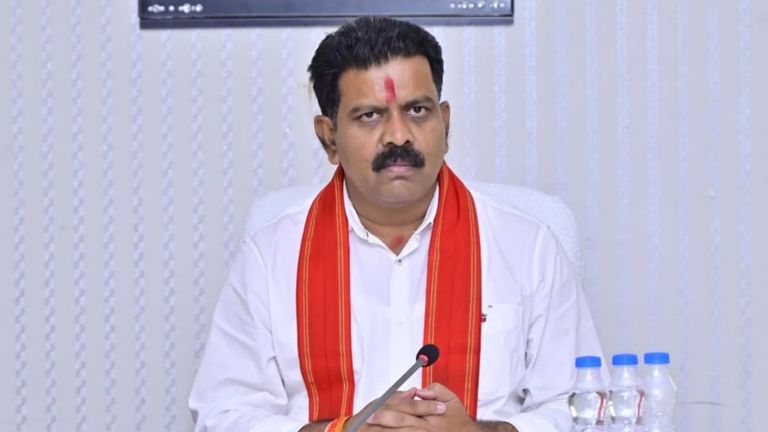 छत्तीसगढ़ पुलिस की बदलेगी भाषा, उर्दू-फारसी शब्दों की जगह लेंगे हिंदी के सरल शब्द, जानें आखिर क्या है वजह? Chhattisgarh Police Replaces Urdu Terms with Easy Hindi Words