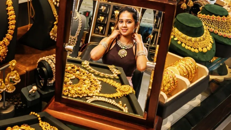 Gold Silver Price: सोना हुआ सुस्त, चांदी भी लुढ़की, यहां देखें आज का ताजा भाव Gold price today 25 June 2025, Silver price drop, gold silver trend, latest gold rate India, gold investment update, आज का सोना भाव