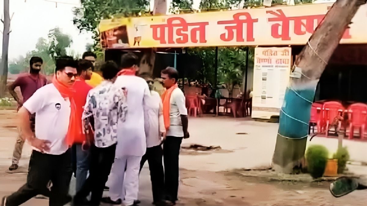मुजफ्फरनगर के ‘पंडित जी वैष्णो ढाबा’ के मालिक की पैंट उतारने की हुई थी कोशिश, अब उसके ही खिलाफ FIR मुजफ्फरनगर ढाबा विवाद, Pandit Ji Vaishno Dhaba, UP identity check case, धर्म के नाम पर हिंसा, Dhaba owner Muslim identity