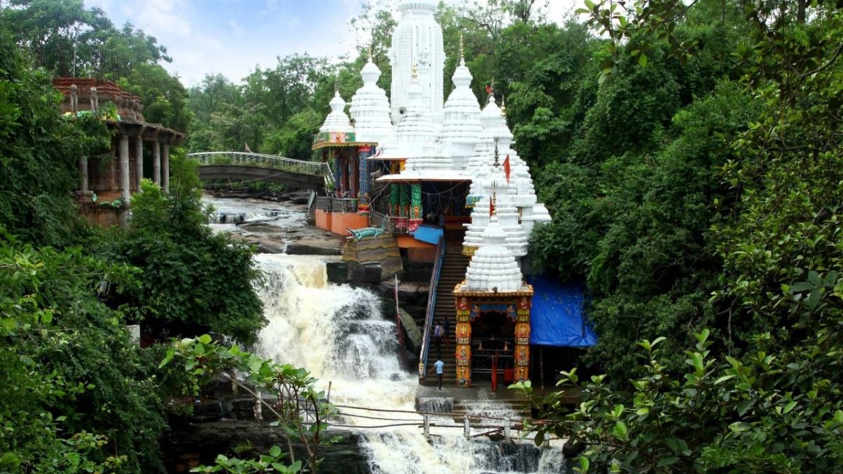 छत्तीसगढ़ का स्वर्ग: रायपुर के पास जतमई वाटरफॉल में नेचर, एडवेंचर और शांति का अद्भुत संगम जतमई वॉटरफॉल छत्तीसगढ़ में मानसून के दौरान सुंदर दृश्य