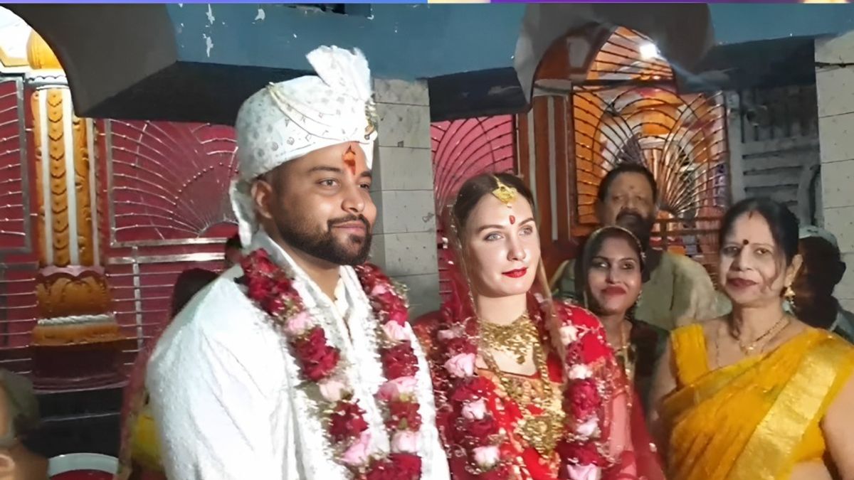 रूसी लड़की ने सात समंदर पार बिहार के लड़के से रचाई शादी, रोचक वीडियो आया सामने बिहार के कटिहार में रूस की लड़की ने भारतीय लड़के से की शादी, मंदिर में लिए सात फेरे