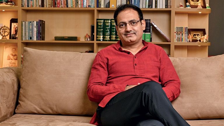 दृष्टि IAS कोचिंग के संचालक विकास दिव्यकीर्ति फंसे! अजमेर कोर्ट सख्त, विवाद की वजह है ये वीडियो NewsTak