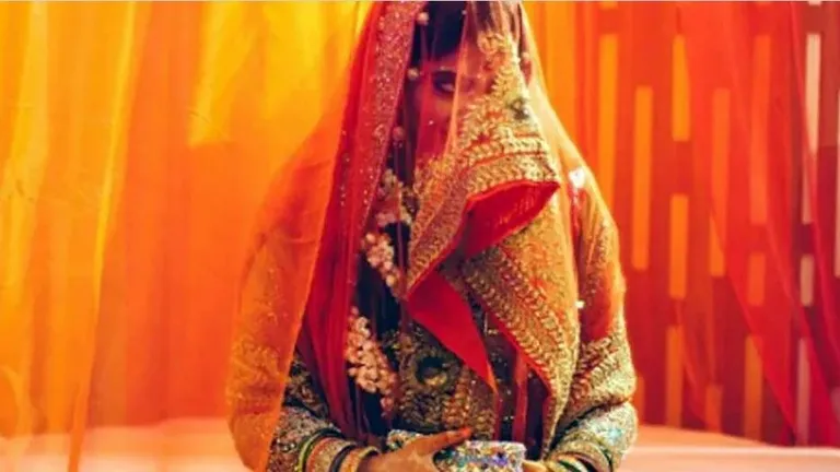 जयपुर: सुहागरात से ठीक पहले दुल्हन का राज खुला, गांव वालोंं की वजह से दूल्हे के साथ बुरा होते-होते बचा Agra Looteri Dulhan