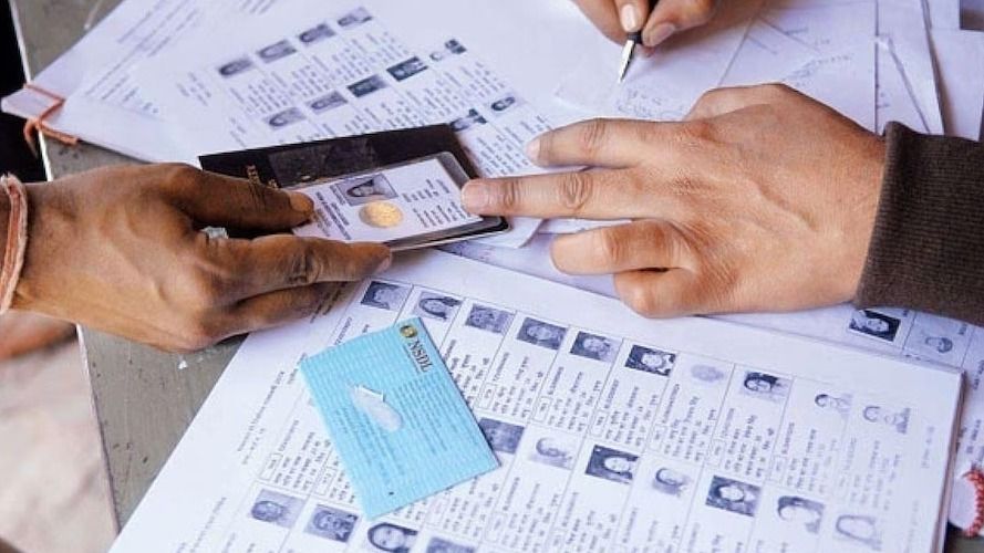 बिहार में 35 लाख से ज्यादा मतदाताओं के नाम कटे, चुनाव आयोग ने जारी किए चौंकाने वाले आंकड़े बिहार में 35 लाख मतदाताओं के नाम हटाए गए, चुनाव आयोग का बड़ा खुलासा