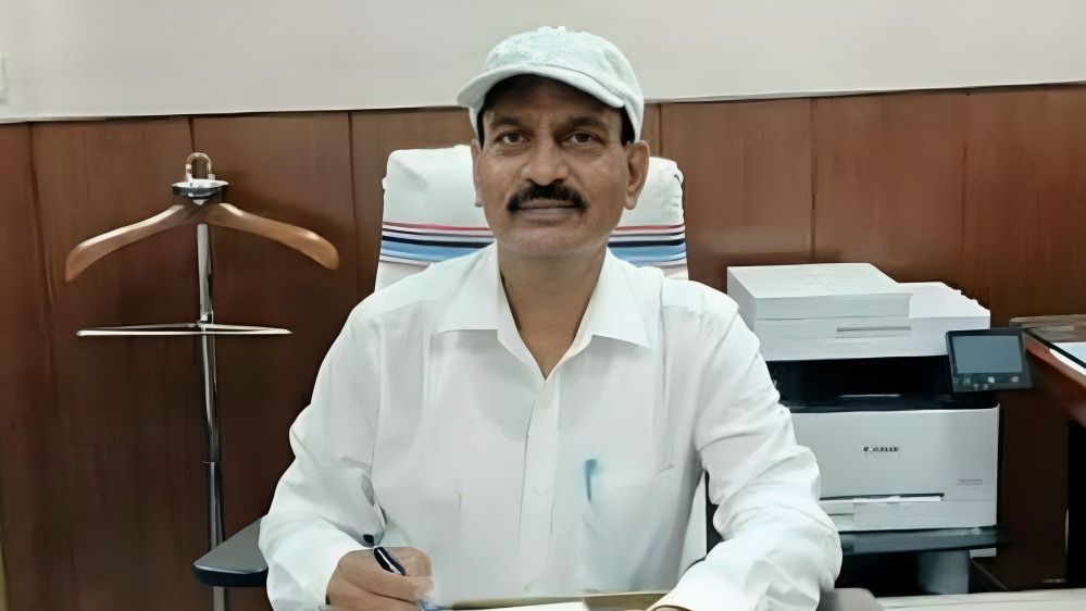 नीतीश कुमार के करीबी IAS दिनेश राय ने लिया VRS, JDU से लड़ सकते हैं चुनाव