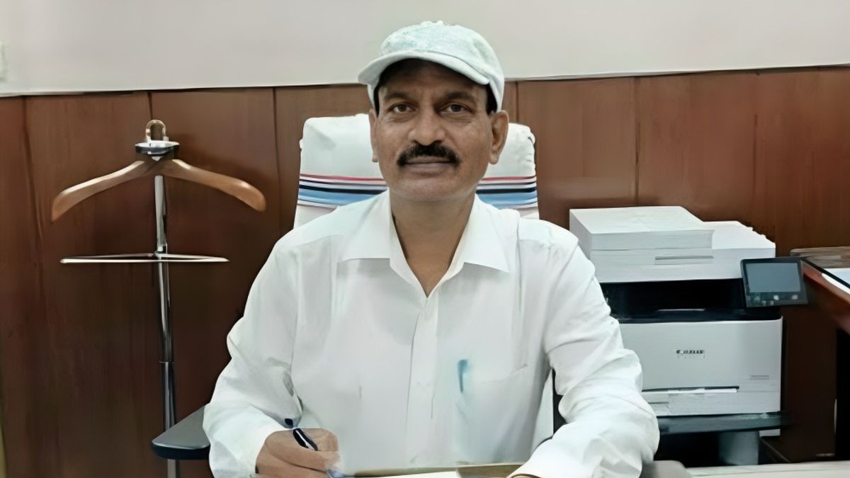 सीएम नीतीश के भरोसेमंद IAS दिनेश राय ने लिया VRS, JDU के टिकट पर लड़ सकते हैं चुनाव नीतीश कुमार के करीबी IAS दिनेश राय ने लिया VRS, JDU से लड़ सकते हैं चुनाव