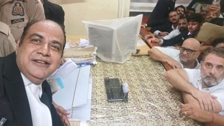 जज या वकील? राहुल गांधी के साथ लखनऊ की अदालत में तस्वीर लेना वाला शख्स कौन, सच्चाई आई सामने Rahul Gandhi