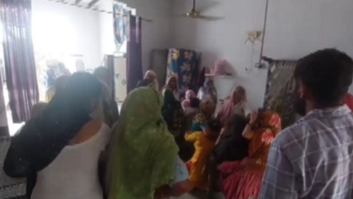 देवर के कमरे में रखी बोरी से निकला भाभी का अर्धनग्न शव, पुलिस ने बताई नाजायज संबंध और विवाद की पूरी कहानी बागपत में देवर के कमरे से मिली आशा वर्कर भाभी की अर्धनग्न लाश, हत्या के बाद बोरे में छुपाया शव