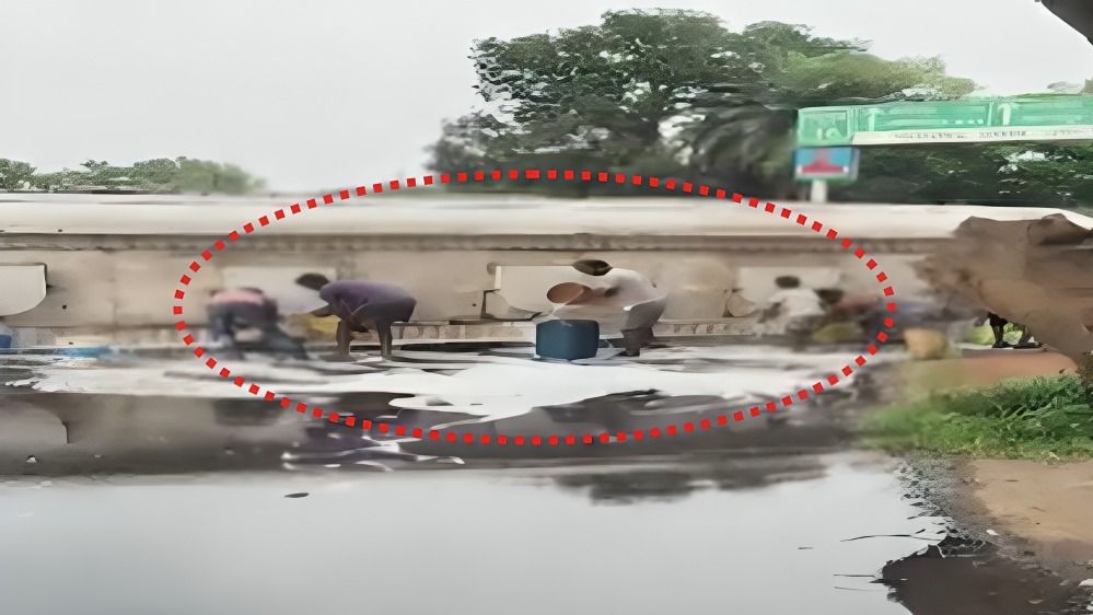 Chhattisgarh Surajpur viral diesel loot video after tanker overturns