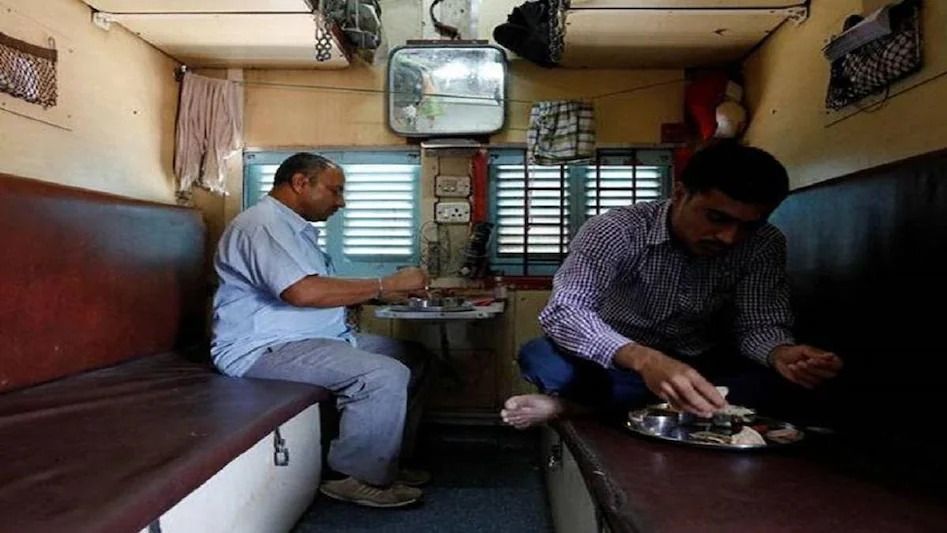 इंडियन रेलवे के फूड क्वालिटी पर चौंकाने वाली रिपोर्ट, एक साल में 6,645 यात्रियों ने दर्ज करवाई शिकायत