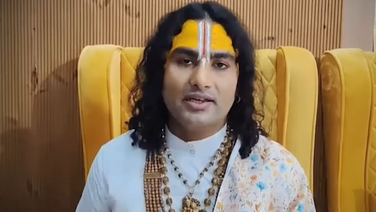 कथावाचक अनिरुद्धाचार्य ने लड़कियों पर दिए गए बयान पर मांगी माफी, कहा-'कुछ' शब्द हटाकर मेरी बात को गलत तरीके से पेश किया गया
