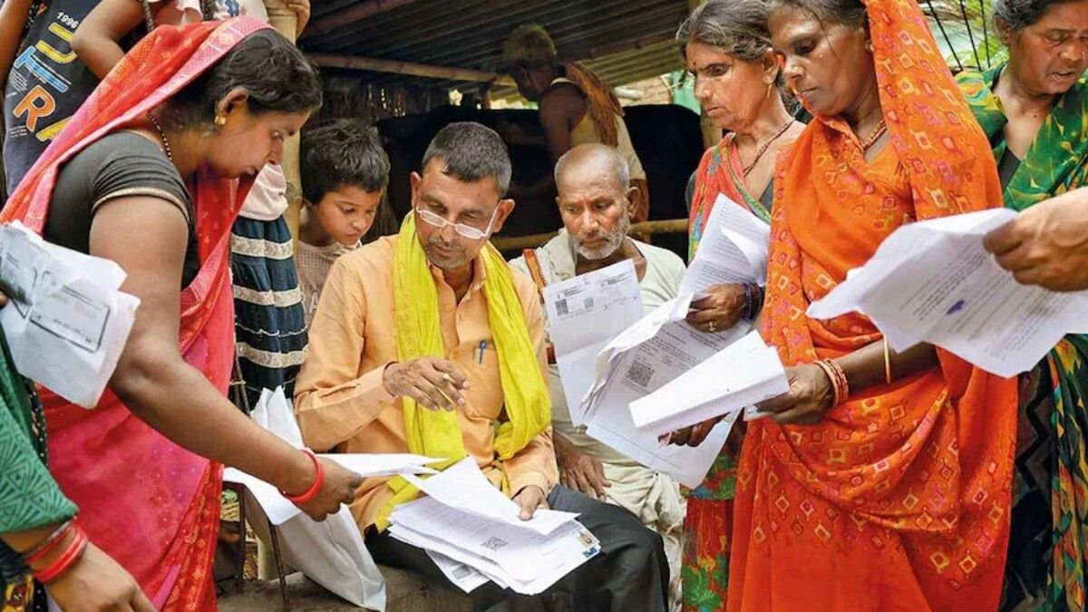 मरे हुए लोग भी भर रहे हैं फॉर्म? बिहार की SIR प्रक्रिया पर चौंकाने वाला खुलासा, सुप्रीम कोर्ट में ADR और RJD ने उठाए सवाल NewsTak
