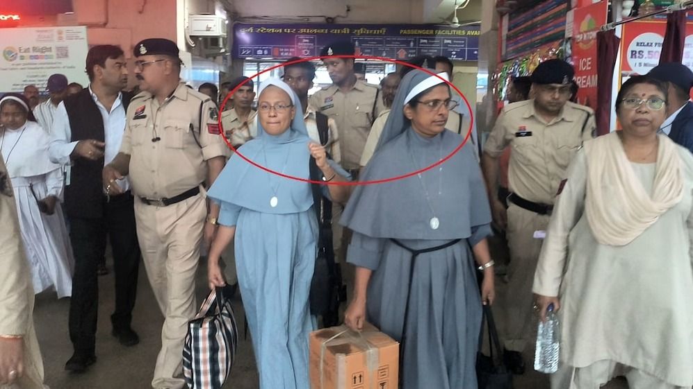 बस्तर से 3 युवतियों को आगरा लेकर जा रही थी सिस्टर प्रीति मैरी...अच्छी नौकरी और पढ़ाई का दिखाया था सपना, पुलिस ने किया गिरफ्तार