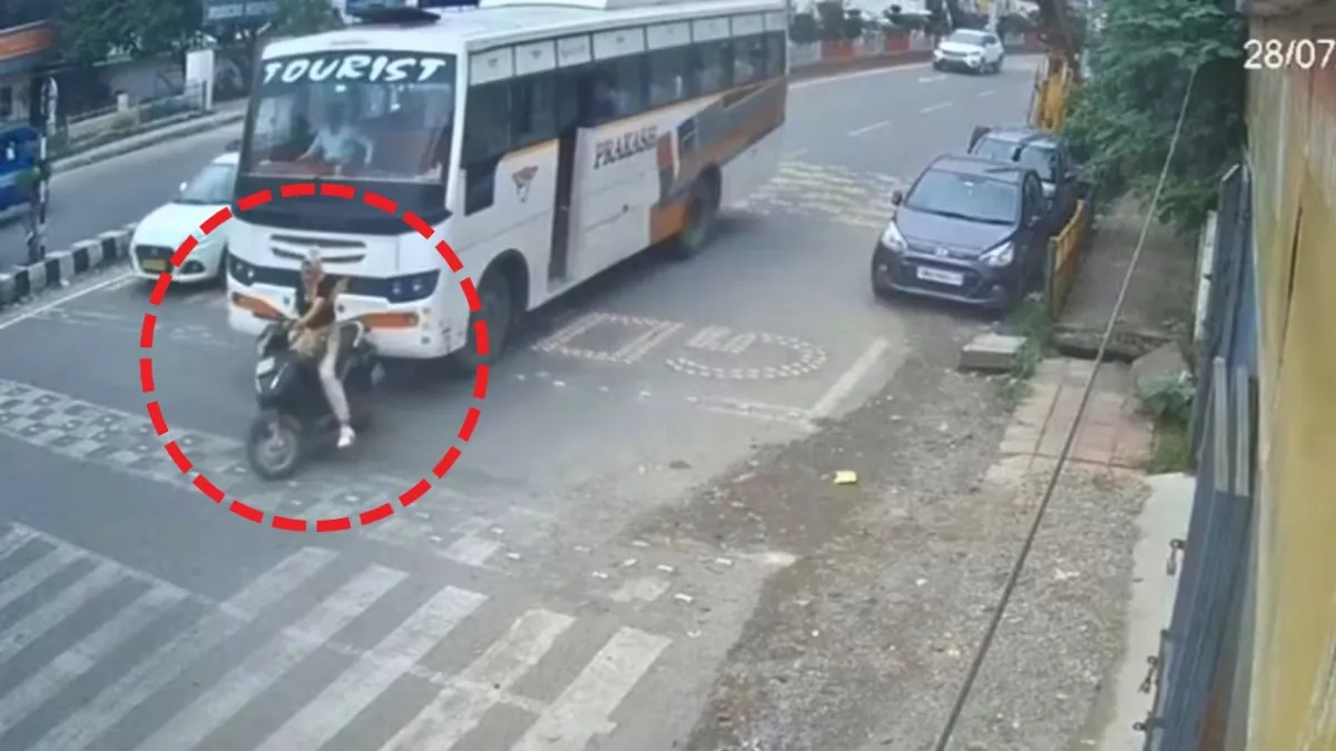 uttarakhand bus scooty accident