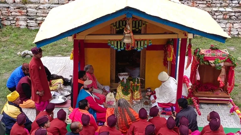 बद्रीनाथ धाम में धूमधाम से मनाई जा रही नर-नारायण जयंती, माता मूर्ति मंदिर तक पहुंची डोली, यात्रा में उमड़ा भारी जनसैलाब birth-anniversary-of-lord-nar-narayan