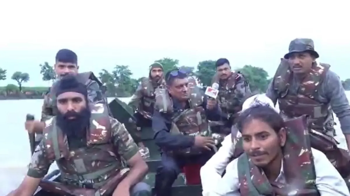 गुना बाढ़ रेस्क्यू के दौरान सेना की नाव पलटने का दृश्य
