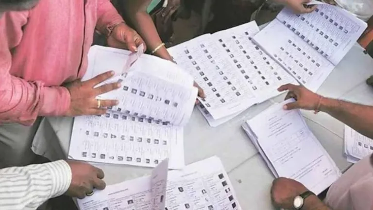 पटना में 3.95 लाख तो गया में 2.45 लाख वोटर के नाम कटे, SIR ड्राफ्ट लिस्ट में सामने आए चौंकाने वाले आंकड़े SIR ड्राफ्ट लिस्ट में बिहार के लाखों वोटर्स के नाम कटे, पटना व गया में सबसे ज्यादा