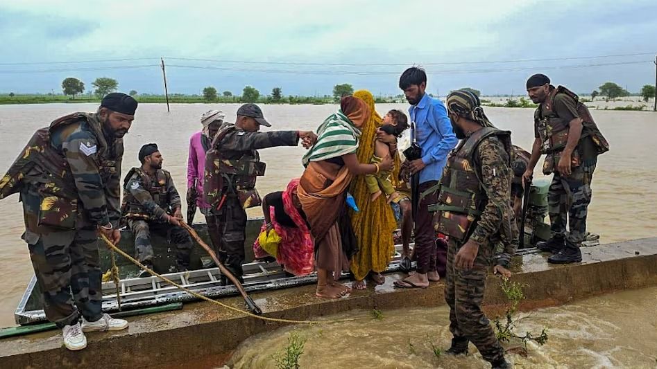 MP में मॉनसून बना मौत का साया: 252 लोगों और 432 जानवरों की गई जान, हजारों राहत शिविरों में रहने को मजबूर MP Rescue Team