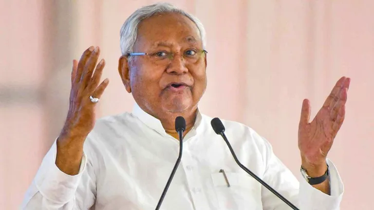 बिहार चुनाव से पहले शिक्षकों को लेकर सीएम नीतीश कुमार का बड़ा ऐलान, लागू होगी डोमिसाइल नीति सीएम नीतीश कुमार ने बिहार में शिक्षक बहाली में डोमिसाइल नीति लागू करने का ऐलान किया
