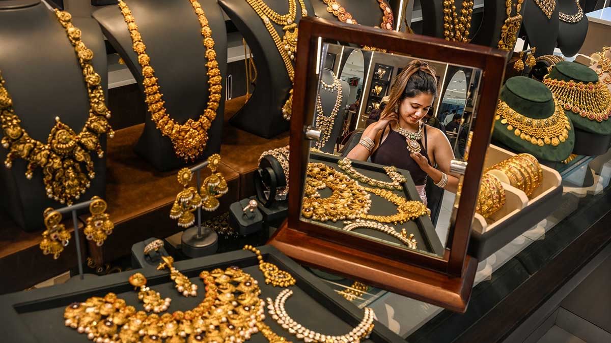 gold silver price today: सोने-चांदी के भाव में आया उछाल, खरीदारों के उड़े होश NewsTak