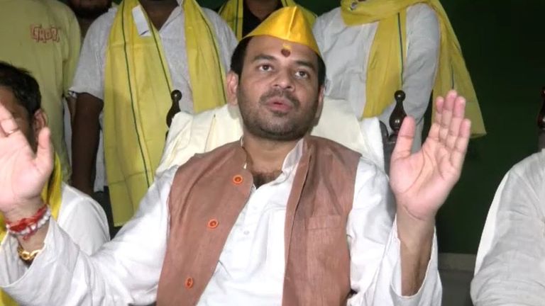 बिहार चुनाव से पहले तेज प्रताप यादव ने कर दिया बड़ा खेल, VVIP के साथ गठबंधन में चुनाव लड़ने का किया ऐलान तेज प्रताप यादव ने बिहार चुनाव से पहले VVIP के साथ गठबंधन किया