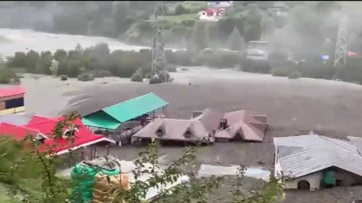 उत्तरकाशी में बादल फटने से भारी तबाही, सेना के 10 जवान लापता, हेलिपैड बहा, गंगोत्री धाम से भी संपर्क टूटा Uttarkashi cloudburst