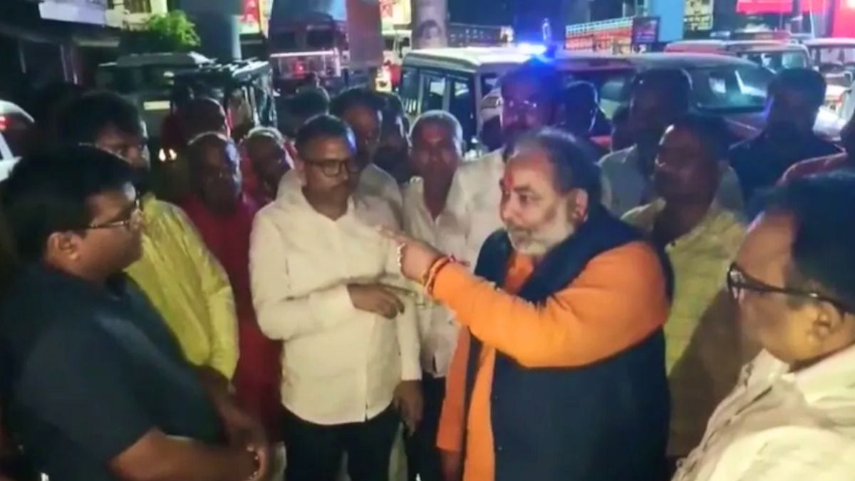 ‘दिमाग न खराब हो... मैं मंत्री हूं’, बलिया में पुल चालू करने पर भड़के परिवहन मंत्री दयाशंकर सिंह, वीडियो वायरल