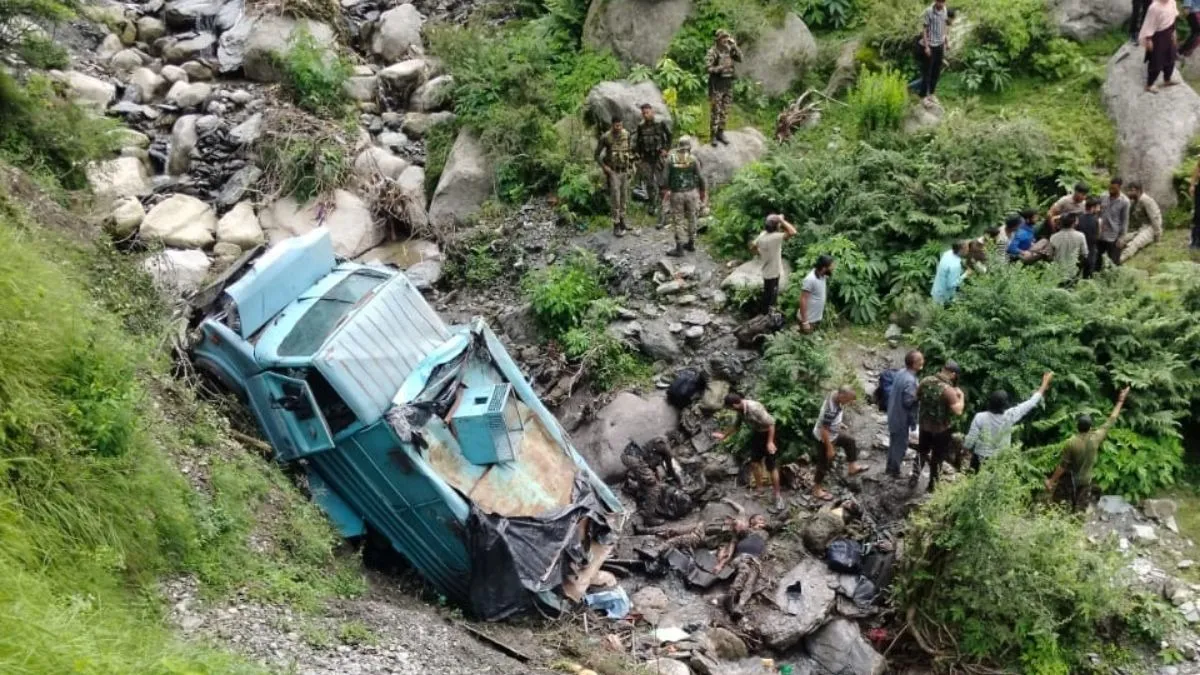 CRPF का बंकर व्हीकल हुआ हादसे का शिकार. (Photo: ITG)