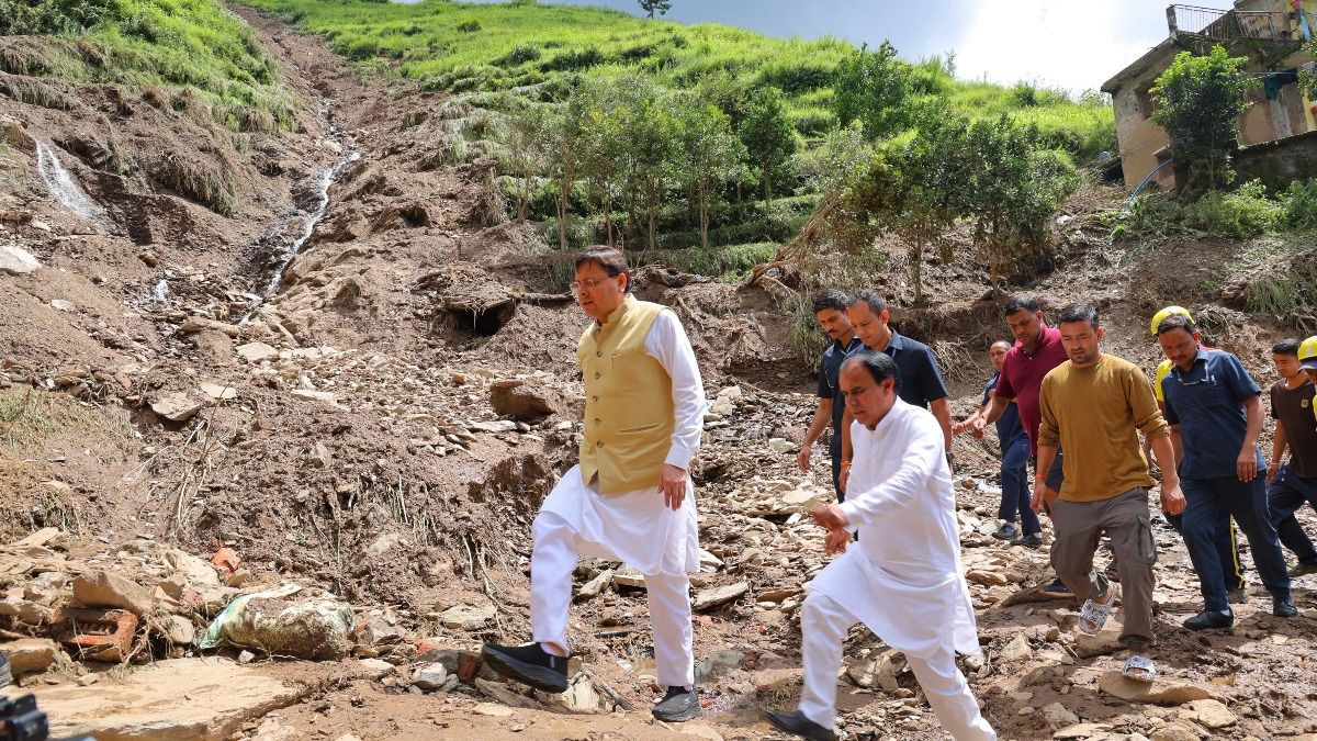 उत्तराखंड आपदा पर मुख्यमंत्री पुष्कर सिंह धामी का तुरंत एक्शन, धराली पहुंचकर राहत कार्यों की कमान संभाली