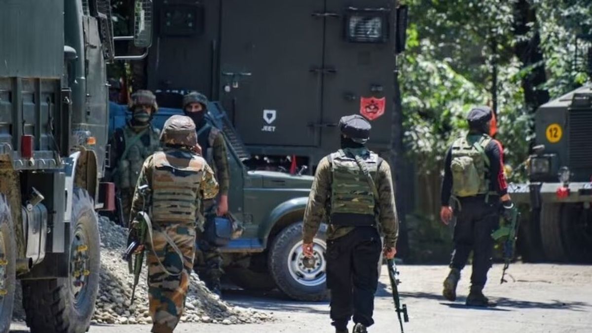 कुलगाम में बीती रात हुई जमकर गोलीबारी, 1 आतंकी ढेर तो वहीं 2 जवान शहीद, 'ऑपरेशन अखल' का 9 वां दिन कुलगाम ऑपरेशन अखल में मुठभेड़, 1 आतंकी ढेर, 2 जवान शहीद