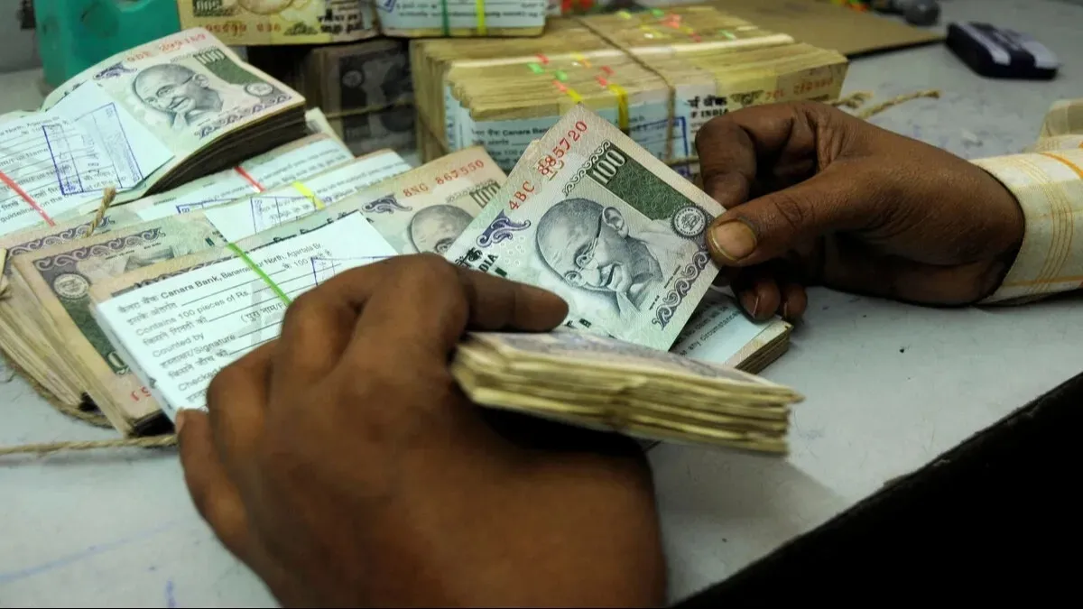 ICICI Bank ने बढ़ाया मिन‍िमम बैलेंसअमाउंट