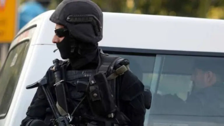 बिहार में 6 नेताओं की बढ़ी सुरक्षा, सम्राट चौधरी को Z+ सिक्योरिटी के साथ ASL तो वहीं तेजस्वी को मिली Z कैटेगरी की सुरक्षा "बिहार के नेताओं की नई सुरक्षा व्यवस्था - सम्राट चौधरी Z+ सुरक्षा, तेजस्वी यादव Z कैटेगरी"