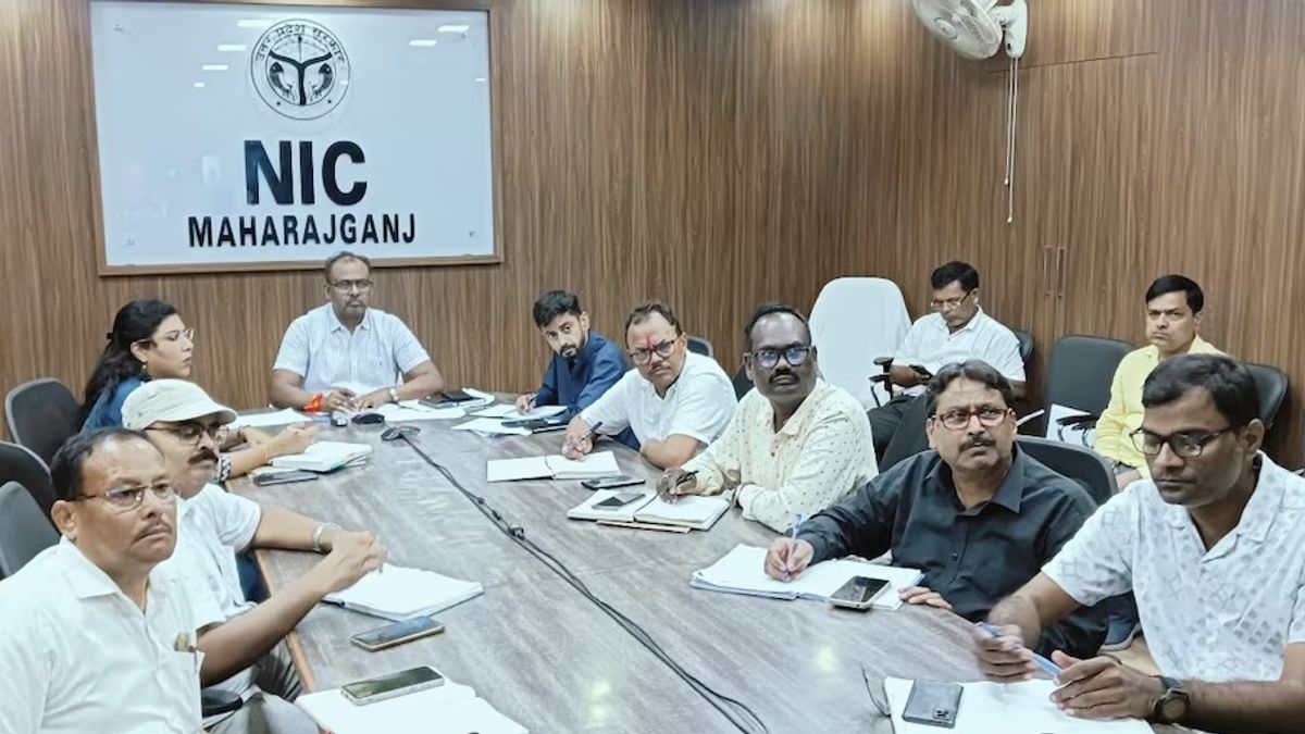 महाराजगंज: DM ले रहे थे मीटिंग...अचानक स्क्रीन पर चल गई पॉर्न वीडियो, मचा हड़कंप DM की बैठक के दौरान चल अश्लील वीडियो