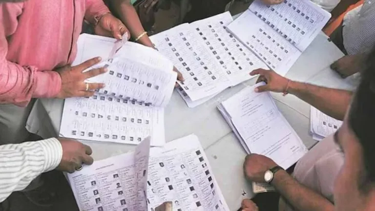 चुनाव आयोग द्वारा 65 लाख हटाए गए मतदाताओं वाली लिस्ट में आपका भी तो नाम नहीं...फटाफट ऐसे करें चेक Bihar Election Commission releases list of 65 lakh deleted voters after SC order