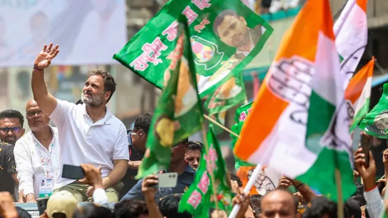 राहुल गांधी के वोट अधिकार यात्रा के तीसरे दिन हुआ हंगामा, नाराज लोगों ने बीजेपी जिंदाबाद के लगाए नारे Rahul Gandhi skips Hanuman temple in Wazirganj, locals raise BJP Zindabad slogans during Vote Adhikar Yatra