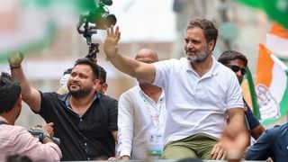 नवादा: तेजस्वी ने कर दिया राहुल गांधी को अगला पीएम बनाने का ऐलान, चुनाव आयोग और बीजेपी पर भी जमकर बरसे NewsTak