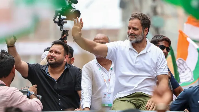 नवादा: तेजस्वी ने कर दिया राहुल गांधी को अगला पीएम बनाने का ऐलान, चुनाव आयोग और बीजेपी पर भी जमकर बरसे Tejashwi Yadav announces Rahul Gandhi as PM face during Vote Adhikar Yatra in Nawada, attacks BJP and Election Commission