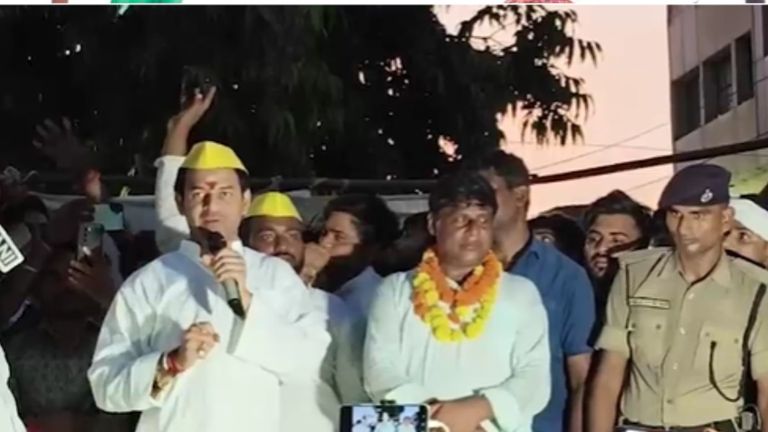 मनेर में तेज प्रताप बोले- 'बैलवा जो बेलगाम घूम रहा है, उसे नाथ दीजिए'...क्या ये RJD विधायक भाई वीरेंद्र पर तंज? Tej Pratap Yadav speech in Maner seen as dig at RJD MLA Bhai Virendra