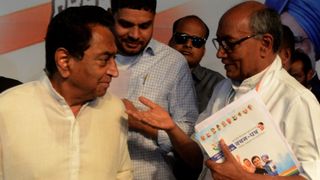 'MP में कांग्रेस की सरकार कैसे गिरी' पर गरमाई सियासत, दिग्विजय सिंह के दावे पर कमलनाथ ने दिया तगड़ा रिएक्शन NewsTak