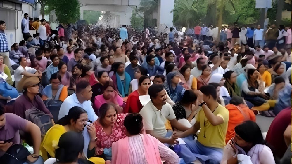 शिक्षकों-छात्रों पर पुलिस की बर्बरता, AAP ने बीजेपी सरकार पर साधा निशाना