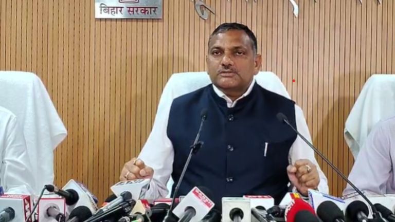 सीएम नीतीश ने चुनाव से पहले खोल दिया खजाने का पिटारा, महिलाओं को दी बड़ी सौगात CM Nitish Kumar launching Mukhyamantri Mahila Rozgar Yojana