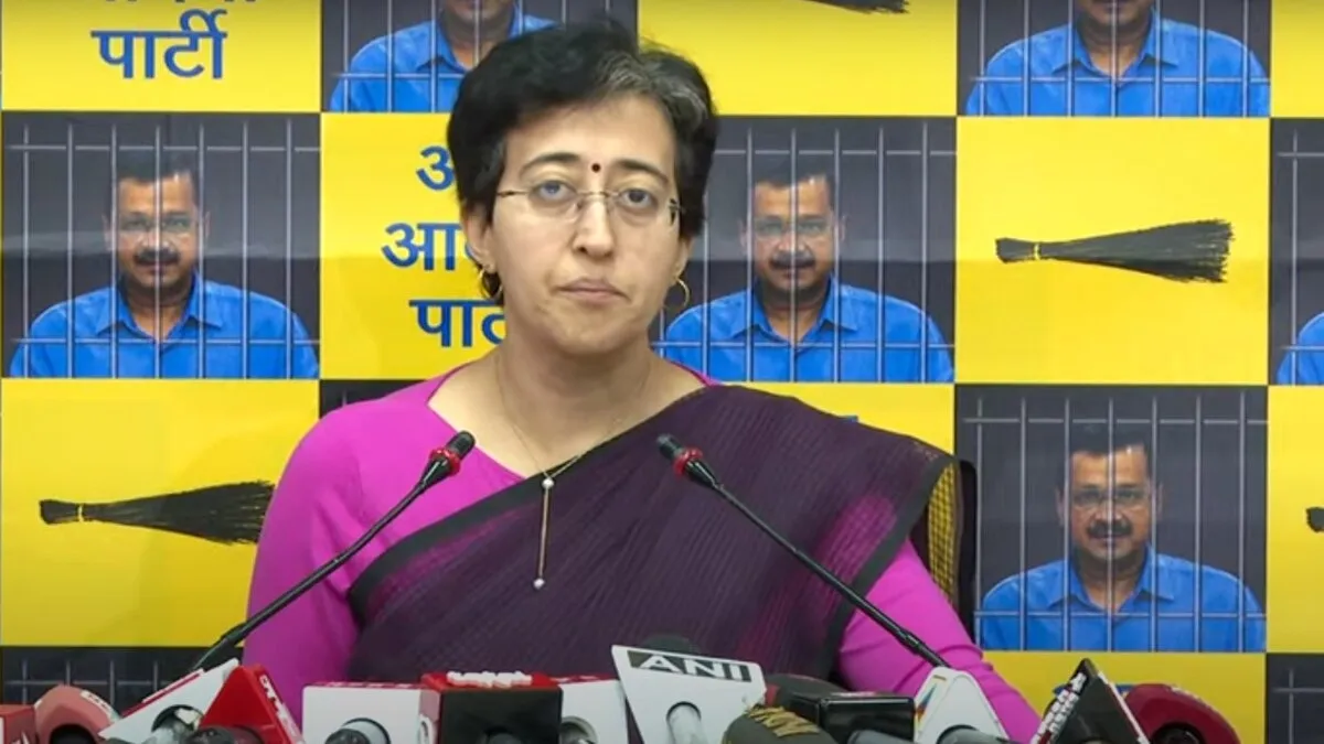 कालकाजी हत्याकांड पर सियासी घमासान: आतिशी ने सीएम रेखा गुप्ता से मांगा इस्तीफा, कहा- दिल्ली अपराधियों के रहमोकरम पर NewsTak